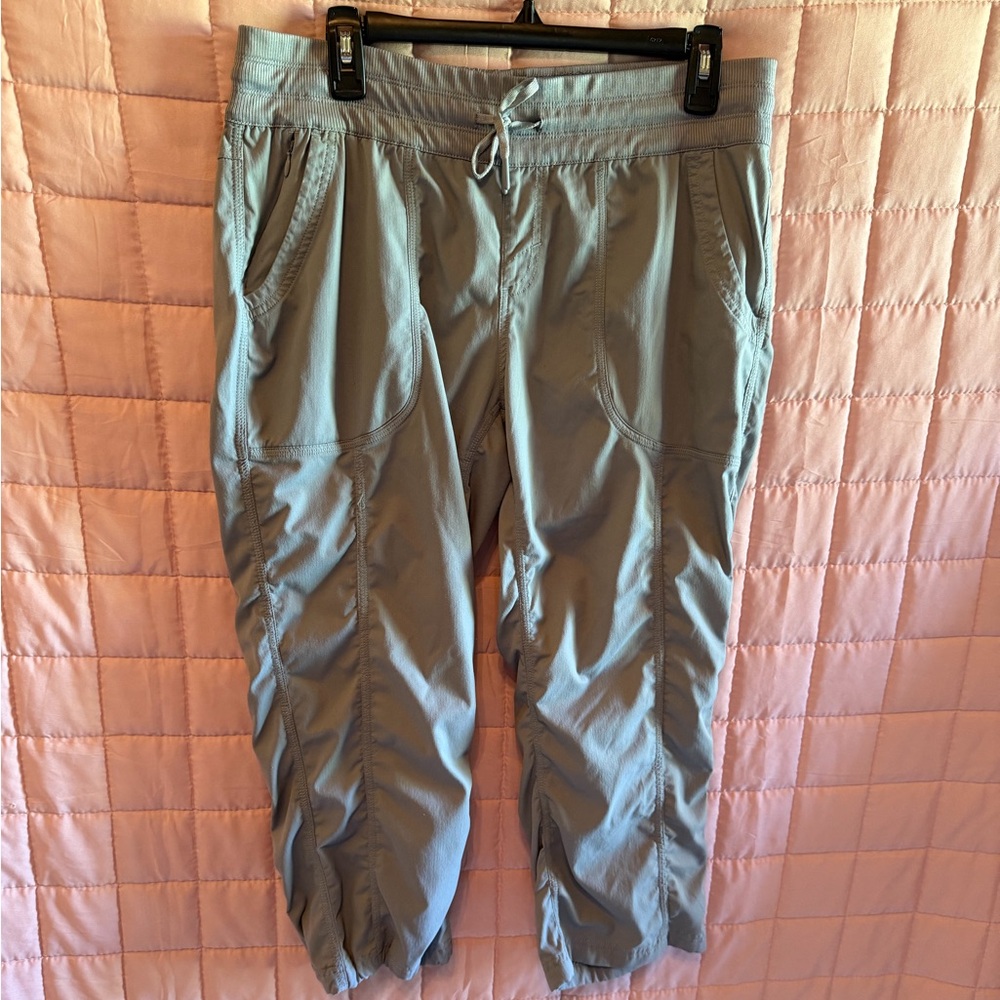 The North Face Women's Light Gray Capris